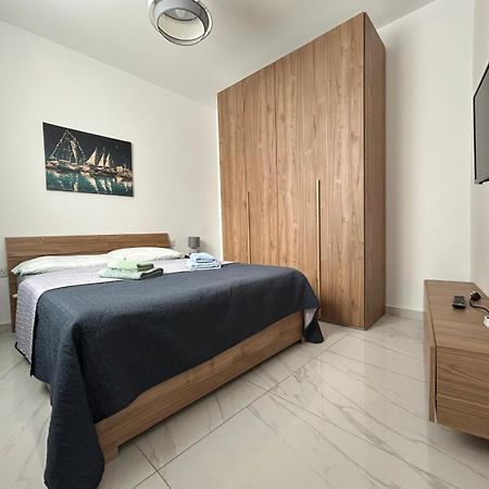 Exceptional 3-Bedroom Apartment, Sliema - Tigne Point! Екстер'єр фото