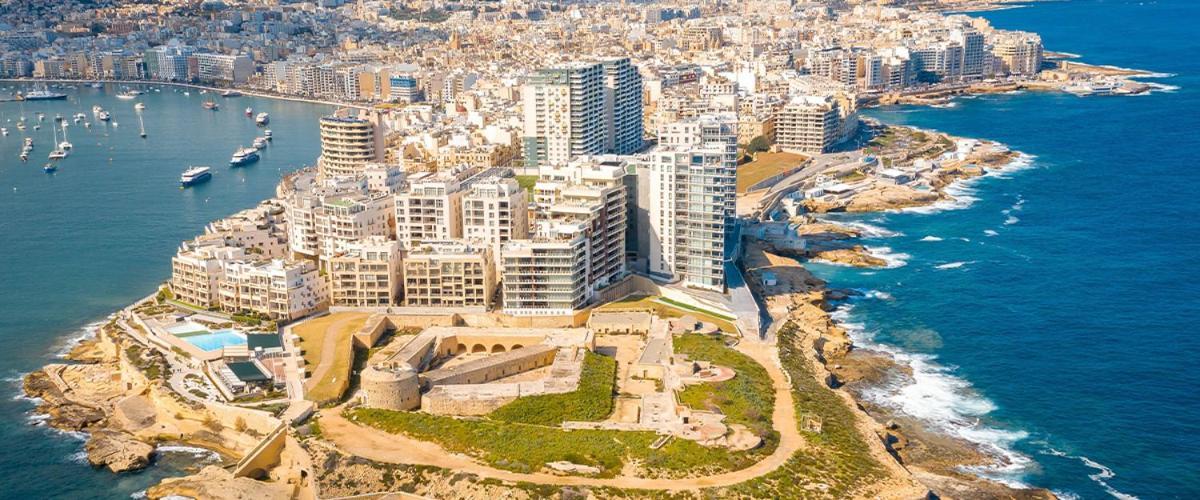 Exceptional 3-Bedroom Apartment, Sliema - Tigne Point! Екстер'єр фото