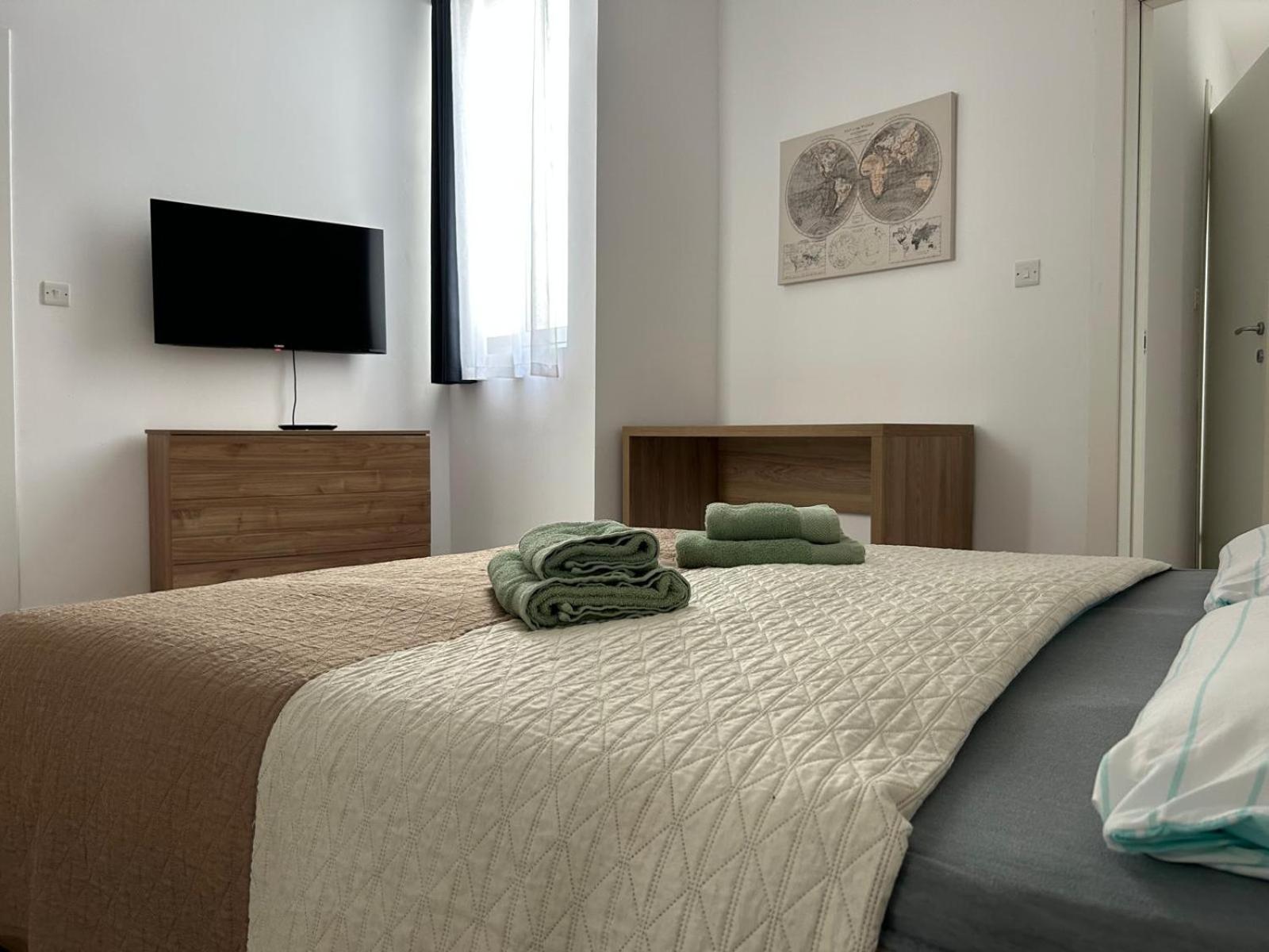 Exceptional 3-Bedroom Apartment, Sliema - Tigne Point! Екстер'єр фото