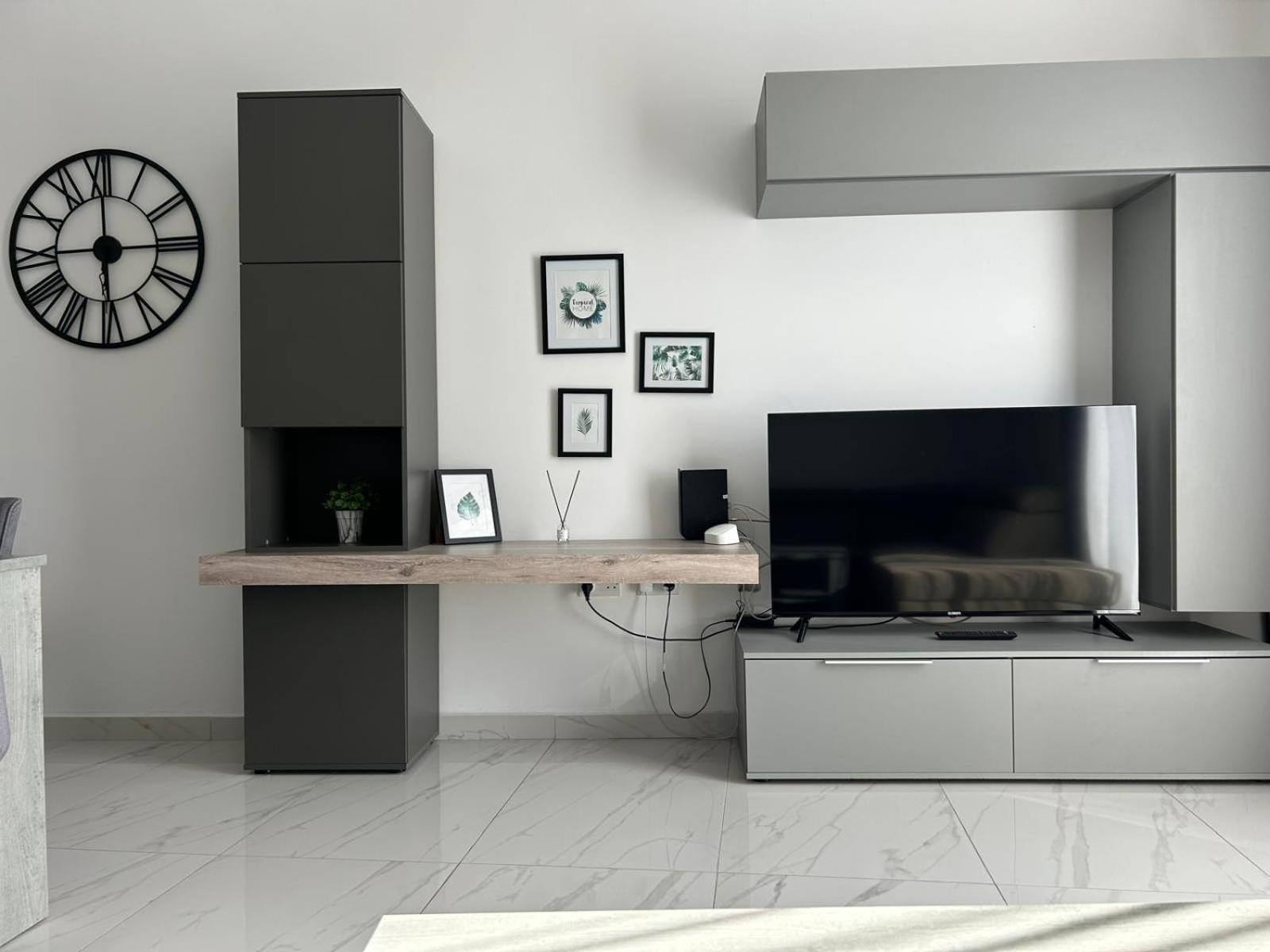 Exceptional 3-Bedroom Apartment, Sliema - Tigne Point! Екстер'єр фото