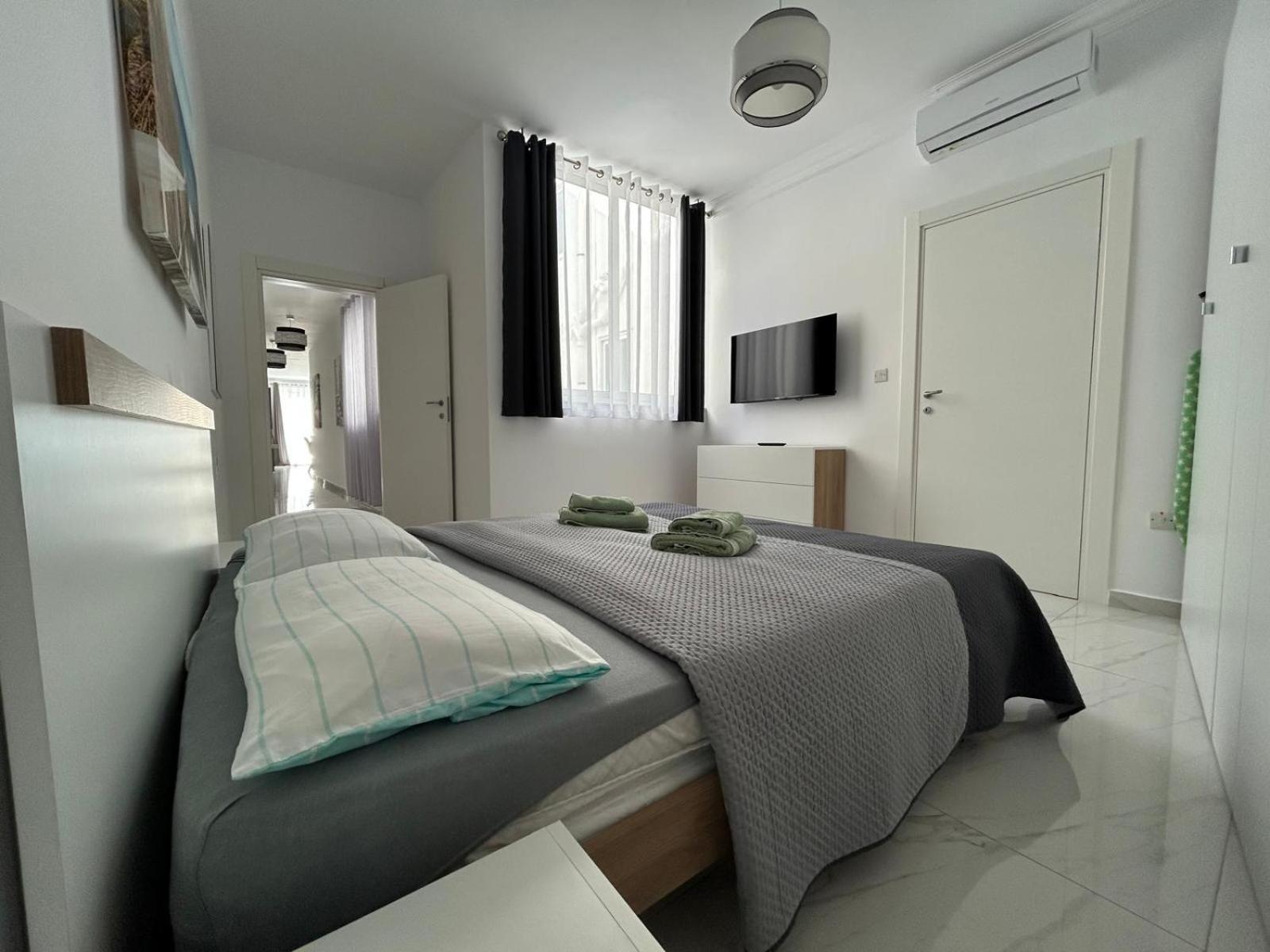 Exceptional 3-Bedroom Apartment, Sliema - Tigne Point! Екстер'єр фото