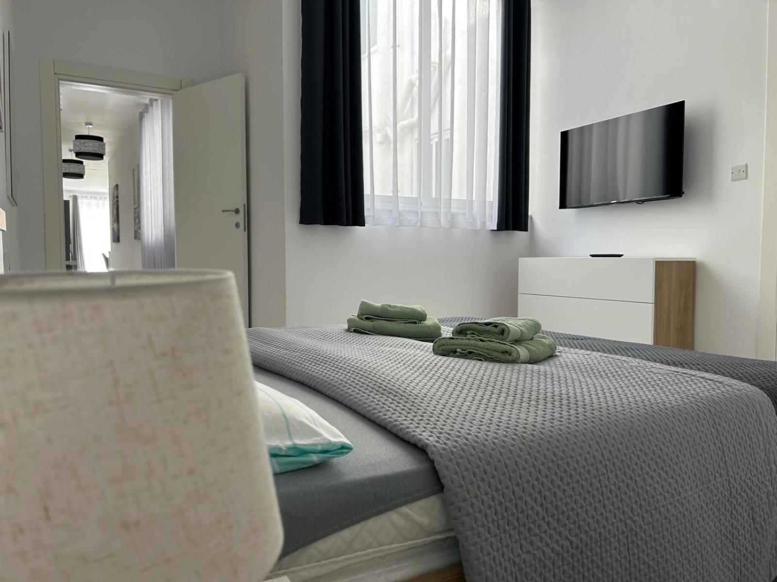 Exceptional 3-Bedroom Apartment, Sliema - Tigne Point! Екстер'єр фото
