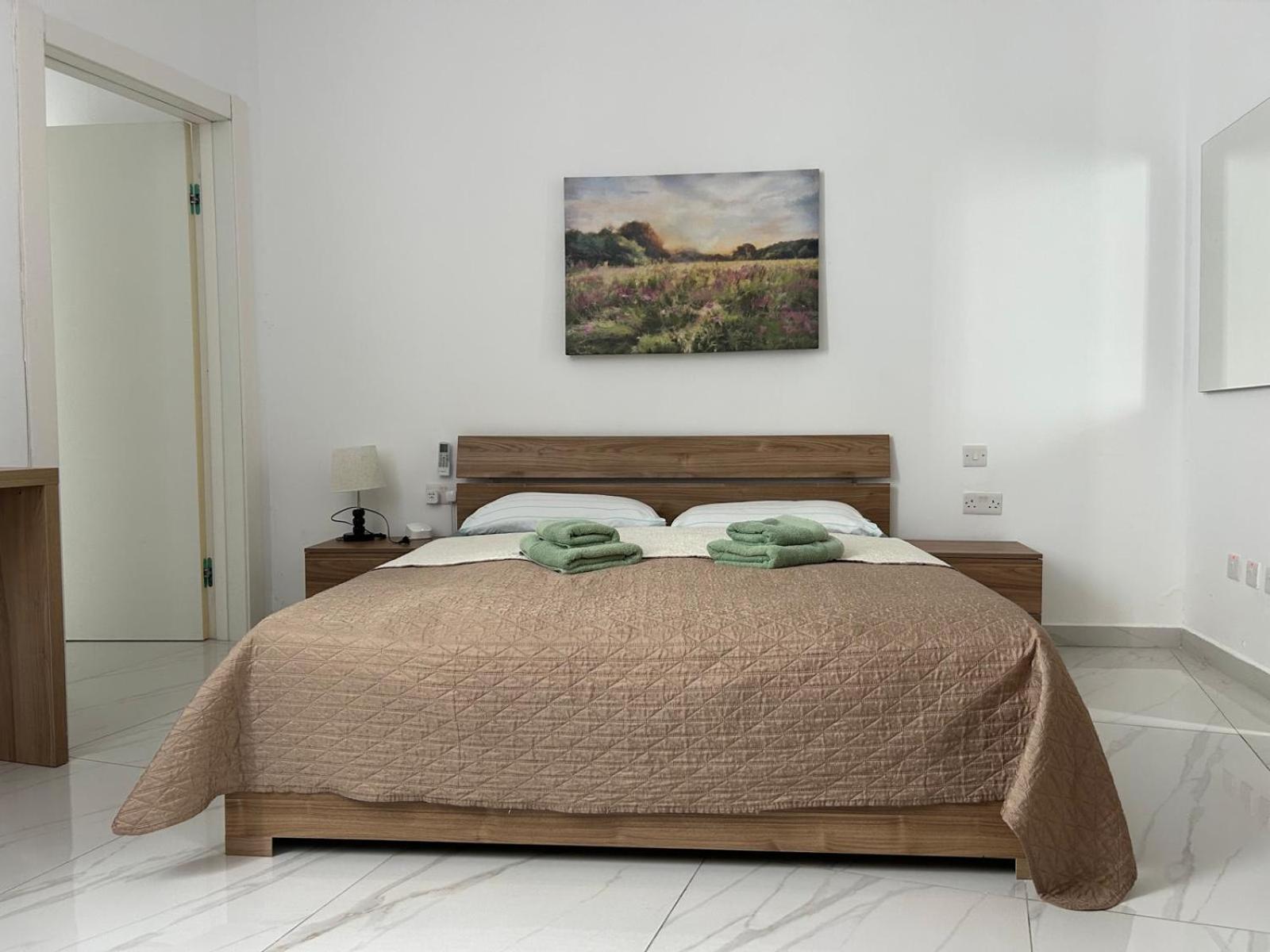 Exceptional 3-Bedroom Apartment, Sliema - Tigne Point! Екстер'єр фото