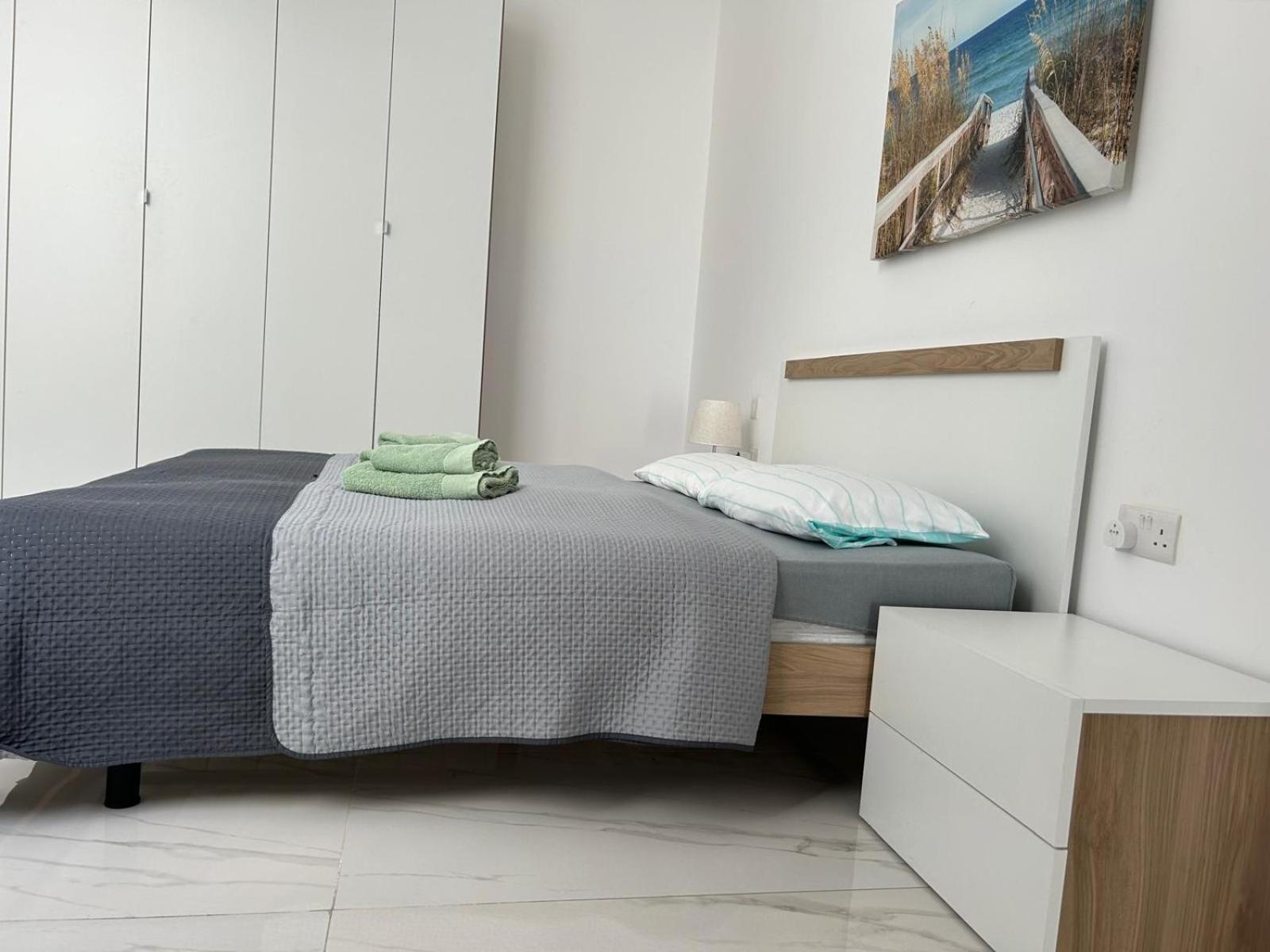Exceptional 3-Bedroom Apartment, Sliema - Tigne Point! Екстер'єр фото