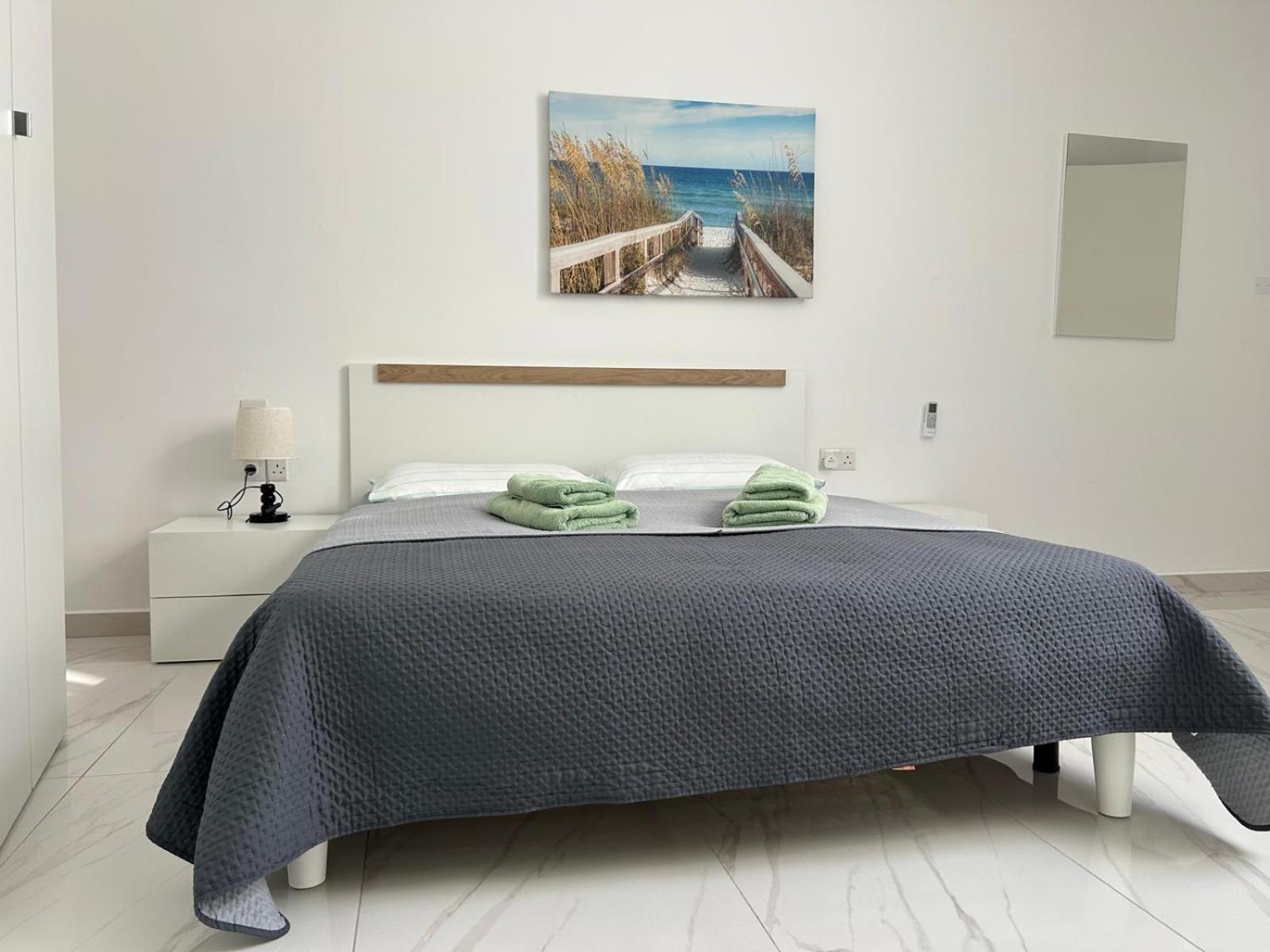 Exceptional 3-Bedroom Apartment, Sliema - Tigne Point! Екстер'єр фото